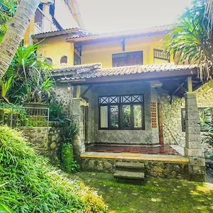3* Guest house Tegal Pendet With River Views